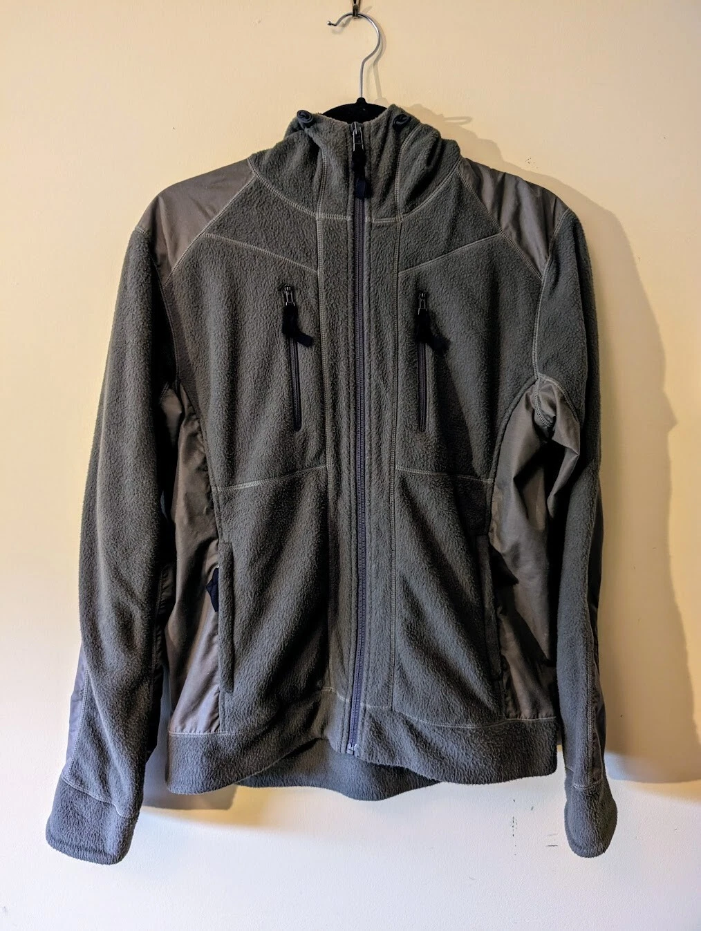 Snow Peak Fire Resistant Fleece Jacket Green Size Small JK-15AU003
Opens in a new window or tab