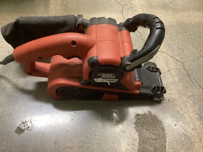 Black+Decker DS321 Dragster 7 Amp 3'' x 21'' Belt Sander 120 AC Type 3 w/ Dust Bag