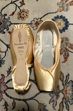 freed studio II pointe shoes, size 5 EE, brand new