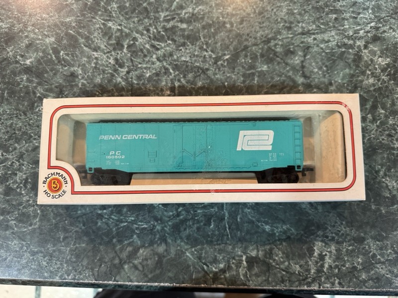 Bachmann HO Scale Penn Central Box Car PC 160502 Blue Analog Control