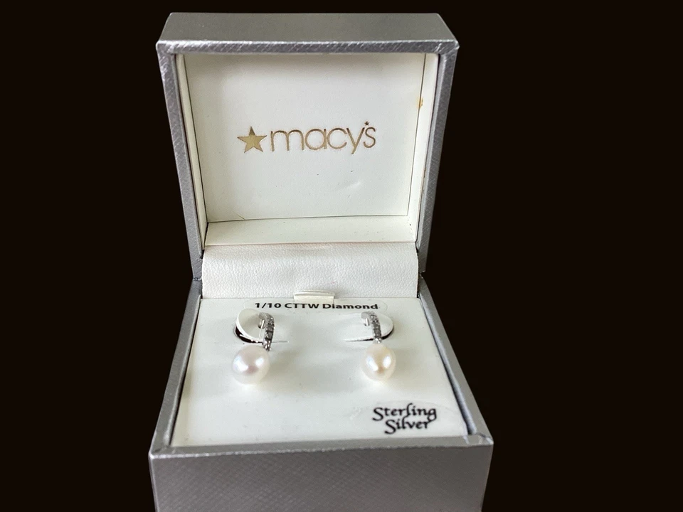NUEVO EN CAJA Pendientes Macys de Plata de Ley 925 Genuinos de Perlas de Agua Dulce y Diamantes Regalo Foto 2 de 4