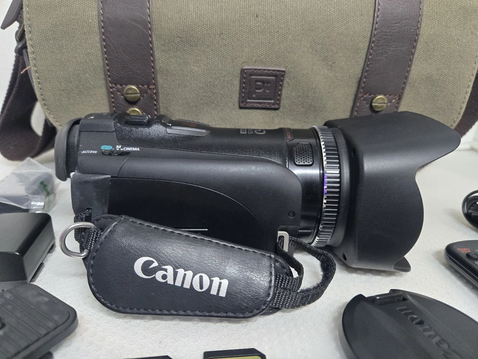 Canon Vixia HF G20 Camcorder Bag 3 Batteries 2 64gb Memory Cards Remote - Image 2 of 4