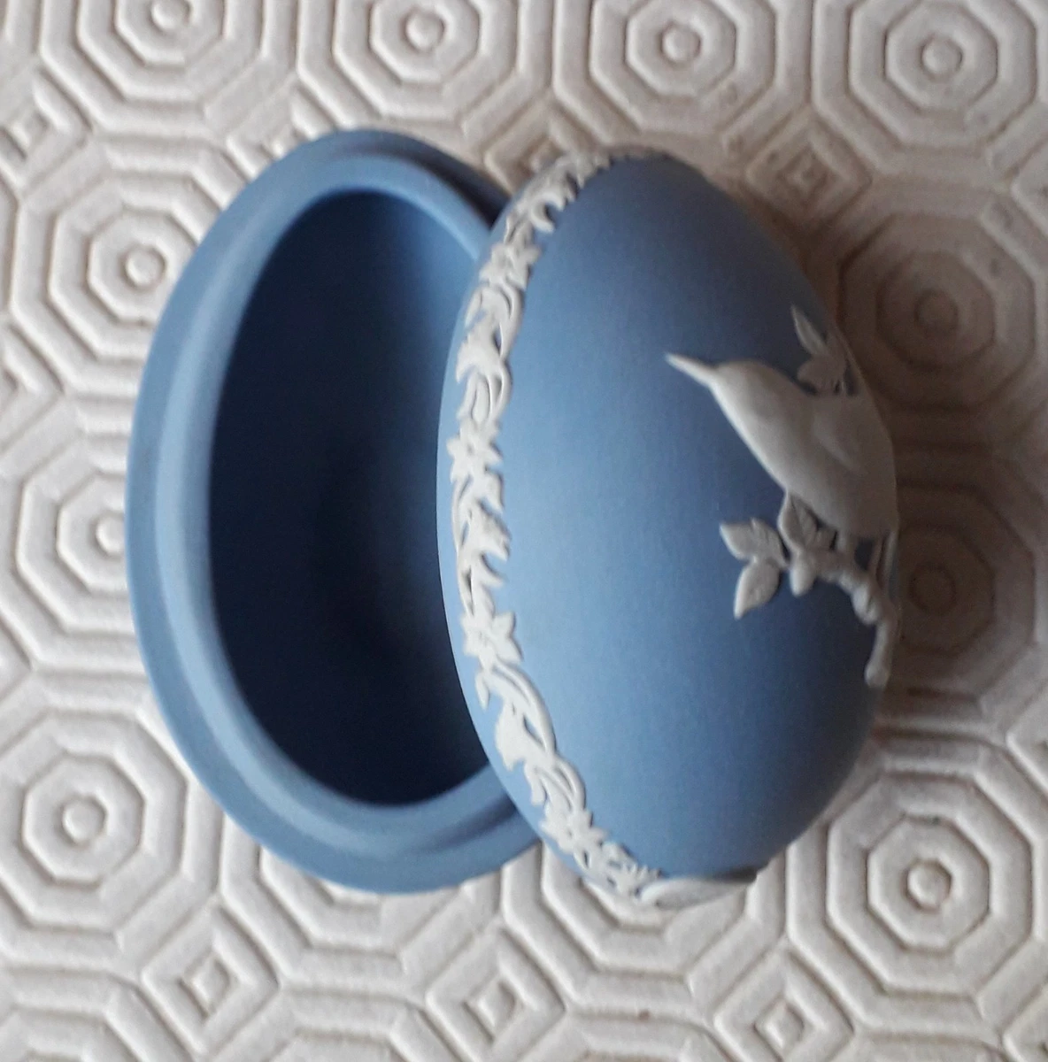 Wedgwood blue Jasper Egg Wren 1981