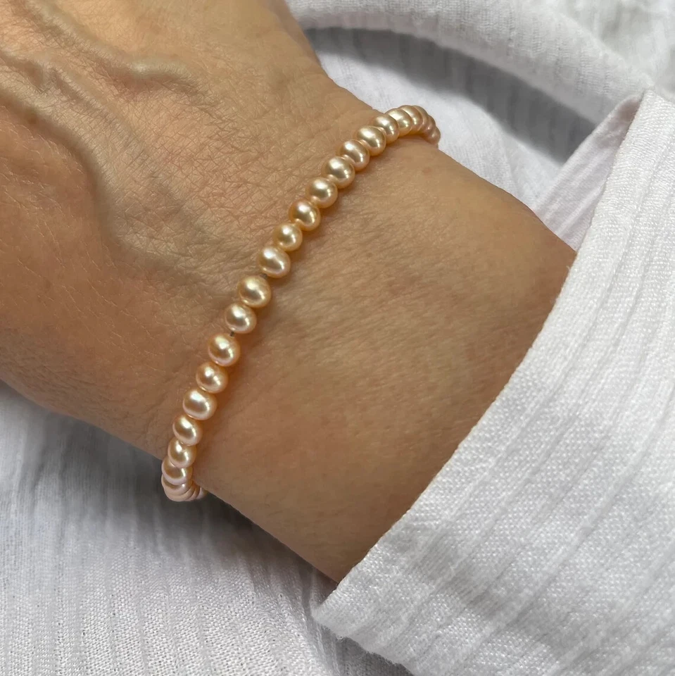 Pequeño y delicado brazalete de perlas de agua dulce AAA semi-redondo rosa melocotón Foto 4 de 4