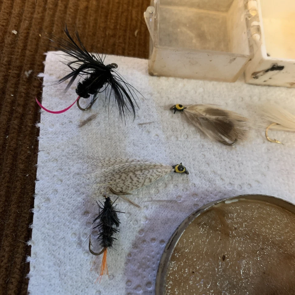 Lote de señuelos de pesca con mosca antiguos y nuevos vintage, línea, limpiador Foto 2 de 4