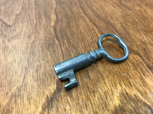 Antique Vintage Hollow Barrel Metal Door Lock Key - Picture 5 of 10