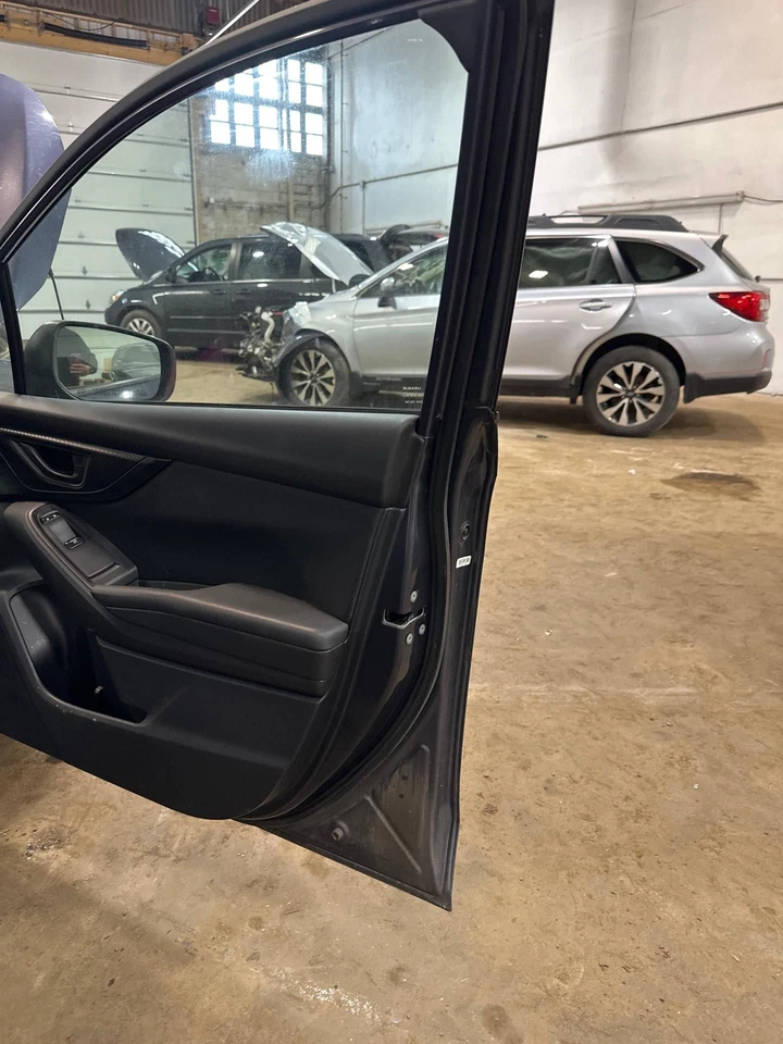 Used Front Right Door Assembly Front fits: 2017 Subaru Impreza electric Front Ri Foto 2 de 4