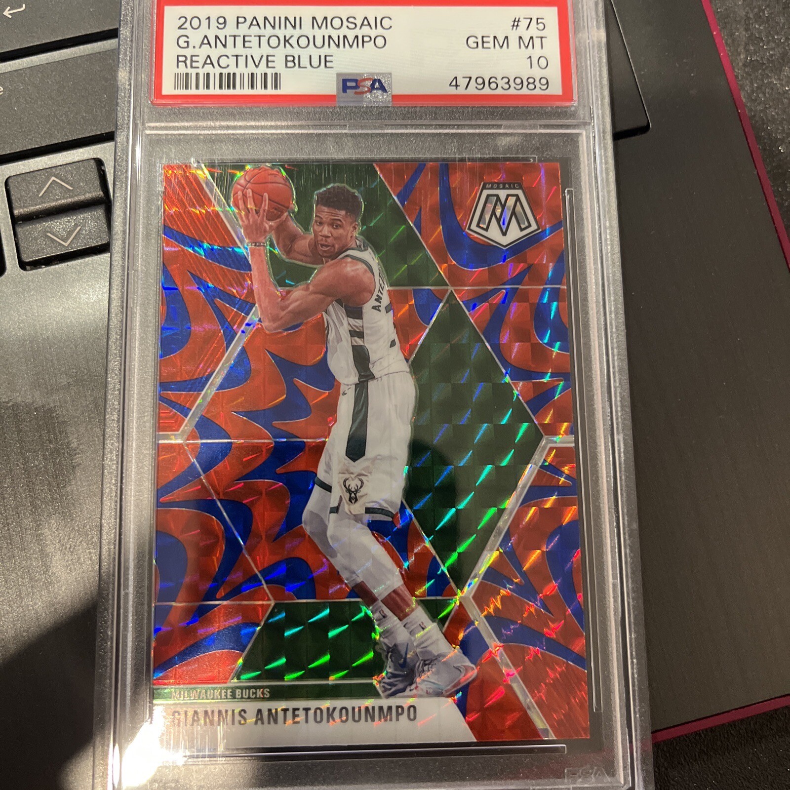 Giannis Antetokounmpo 2019 Panini Mosaic Reactive Blue #75 PSA 10! Bucks!