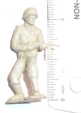 LM 11 Louis Marx Navarone Playset Figure Off White  German MP-40 Soldier