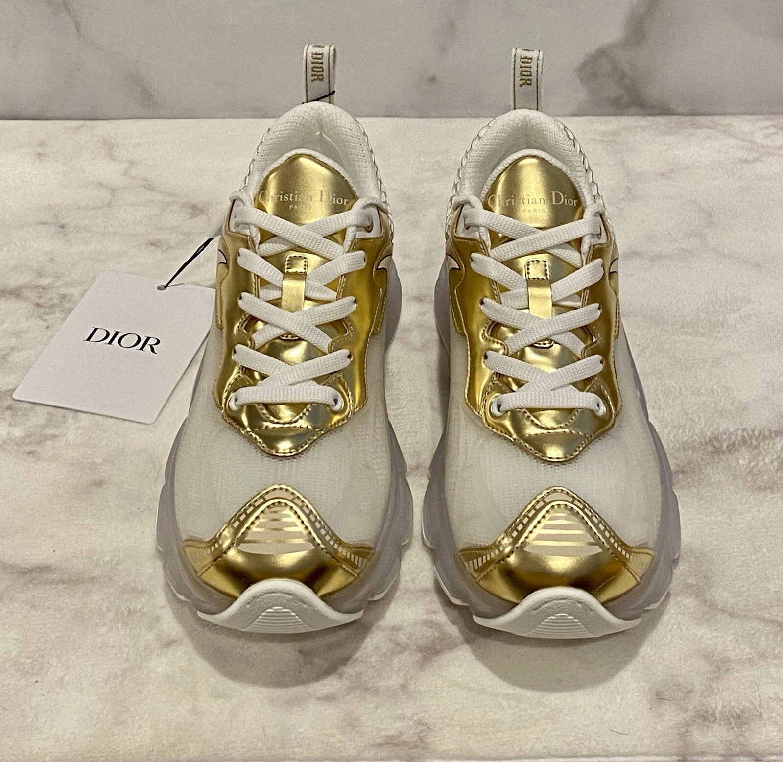 Baskets femmes authentiques Dior Vibe blanc et or métallique en maille et cuir neuves dans leur boîte