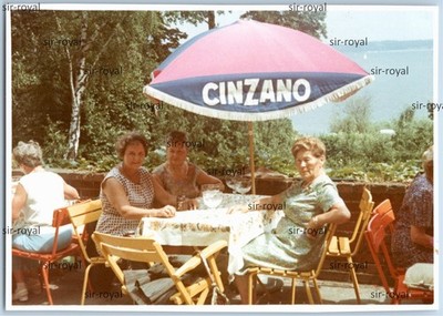 Vintage Women Under Cinzano Parasol in Cafe - 1960s - Photo 10x7cm