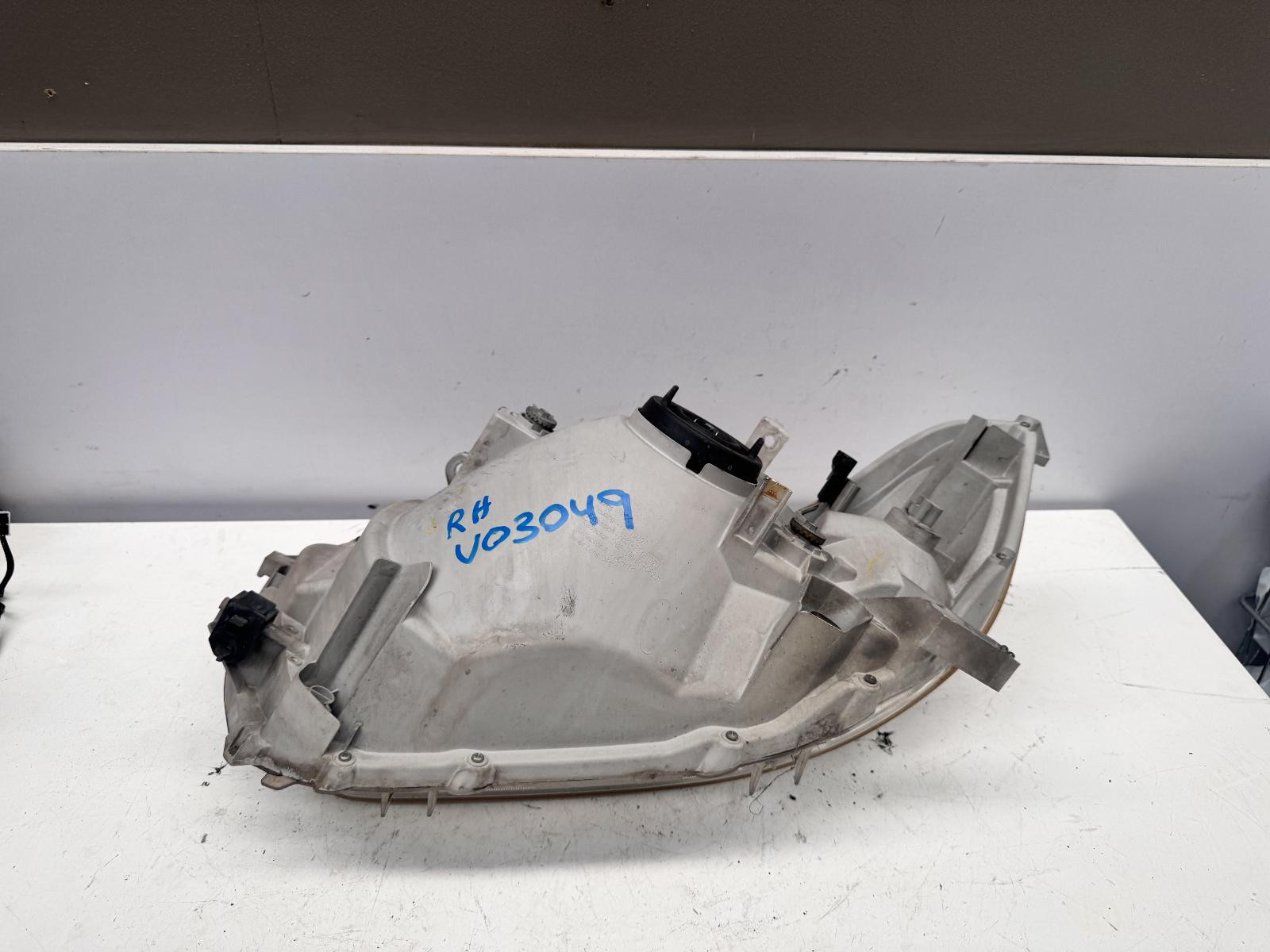 Toyota Kluger Right Head Light GSU40 05/2007-09/2010 - thumbnail 3