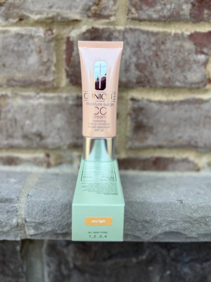 Crema Clinique Moisture Surge CC 1,4 oz./40 ml nueva en caja elige tu tono Foto 2 de 2