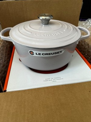 Le Creuset, Cast Iron, Round Signature Dutch Oven, 5.5 Qt., In Shallot color