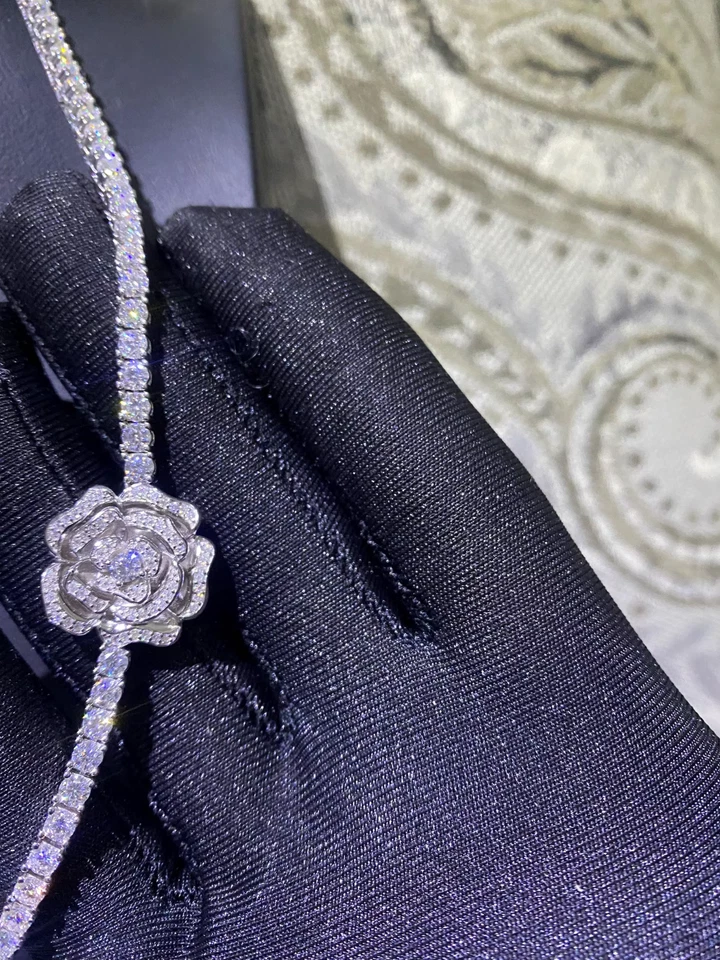 Lindo colar de coração 10 quilates moissanita criado em laboratório ouro branco 14K sobre prata - Imagem 2 de 4