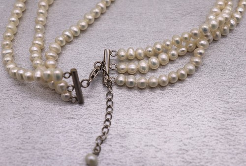 Lot 2 Vintage Pearl Necklaces 3 Strand Choker & 1 Single Strand Gold Tone Clasp - Picture 7 of 11