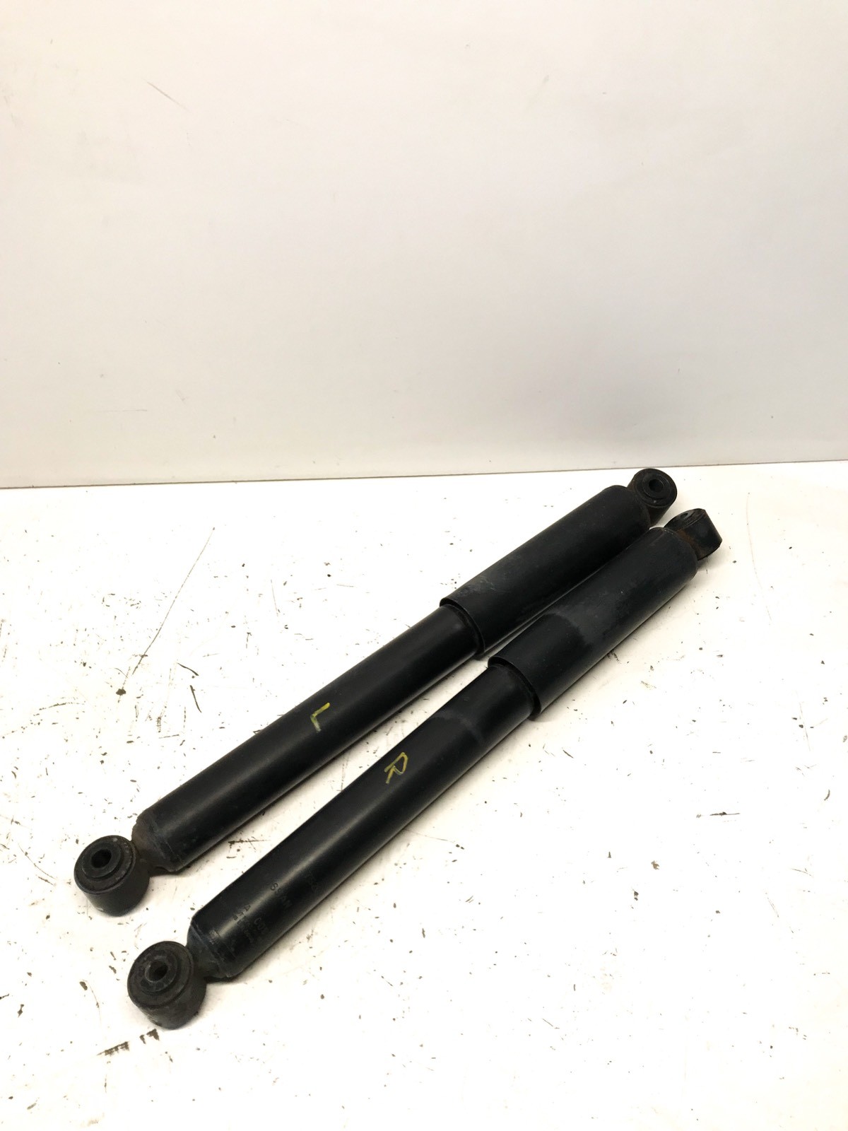 aFe 2.0in Rear Shock Kit w/ Piggyback Reservoir | Nissan Titan (04-15) (202-0052-01)