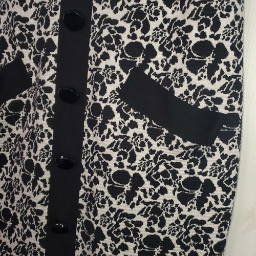 Beige by ECI Black White Shift Floral Sweater Knee Length Dress Pockets Sz 16 - Picture 3 of 10