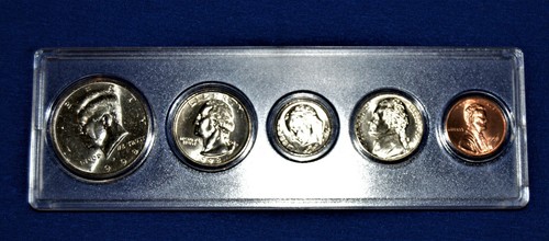 1998 Birth Year Set   Includes Kennedy Half Dollar YS 239 - Afbeelding 1 van 2