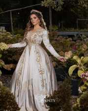 Moroccan Kaftan Wedding Dresses with Long Sleeve Luxury Gold Detail Lace Beaded
