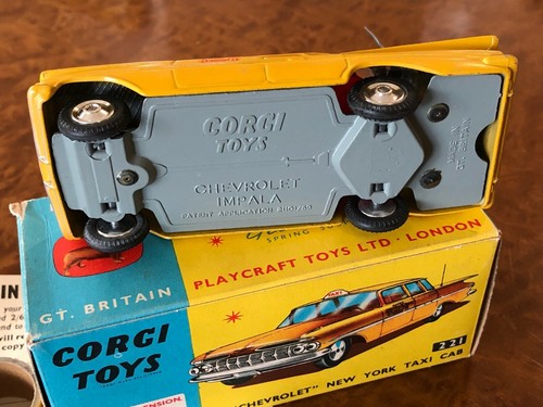 Vintage Corgi Toys | Chevrolet Impala New York Taxi Cab | No. 221 - Picture 11 of 12