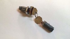 Juego Completo De Pestillo Y Cerradura Para Puerta Derecha De Corvette 1969-1977 - Incluye Todo El Hardware Necesario