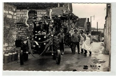 89 SERGINES #18942 THE CARNIVAL EVERY YEAR NO. 10 FLOWERY TRACTOR