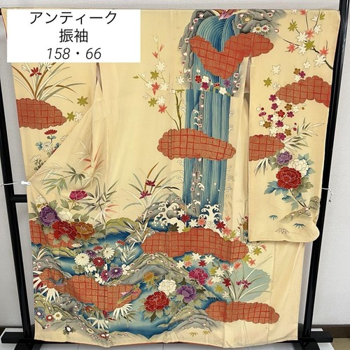 Antico abito kimono in pura seta giallo acqua fiori nella splendida I-2494