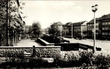 Ak Lauchhammer in der Niederlausitz, Grünewalder Straße, Frau mit... - 4702141