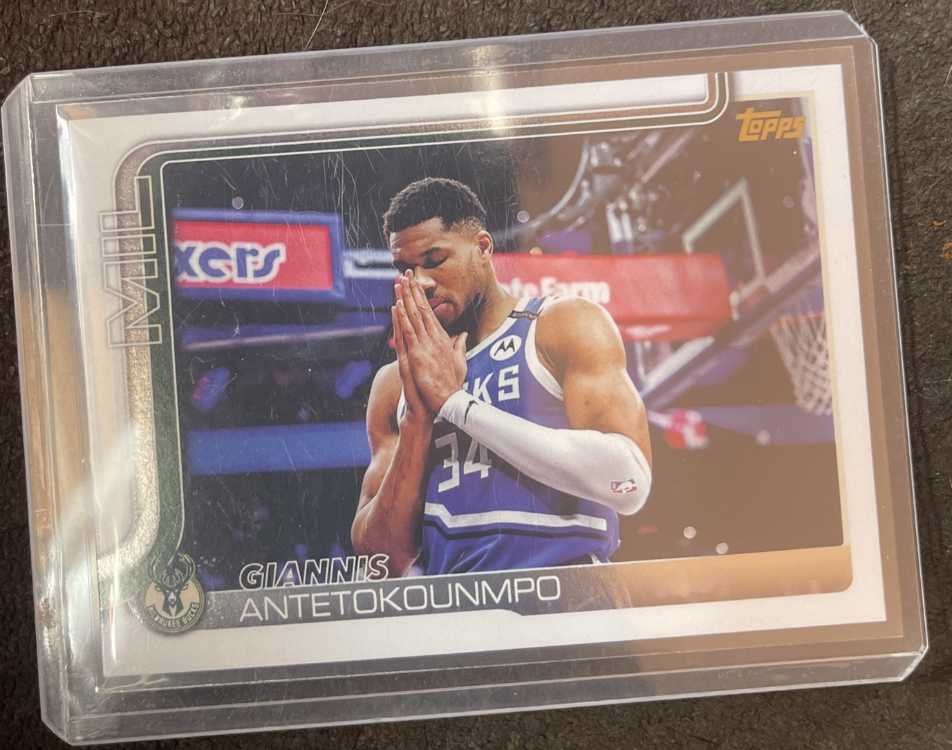 2025-26 Topps Basketball #54 Giannis Antetokounmpo Golden Mirror Variation SSP