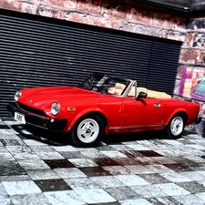 1/18 AUTOart Fiat 124 Sport Spider 2000