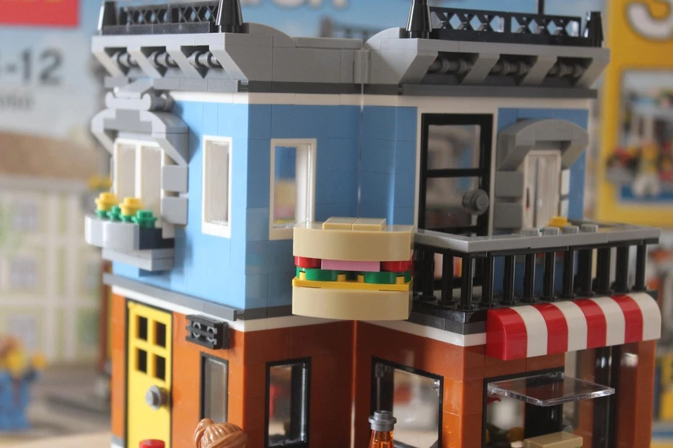 LEGO Creator 31050 Corner Deli, foto 4 di 5