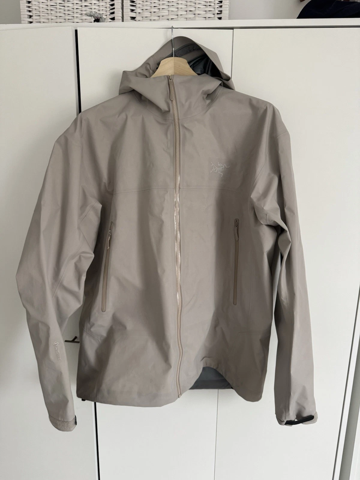 Arc'teryx Men’s Beta Gore-tex Jacket Beige Xl Hiking Outdoors