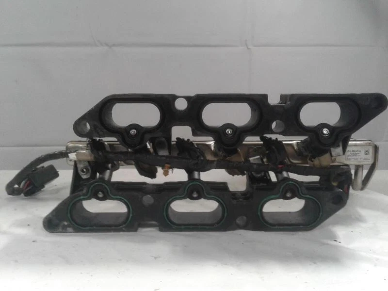 Нижний впускной коллектор 2005-2007 FORD FIVEHUNDRED 3,0 л 6F9E-9K461-BA - Изображение 2 из 4