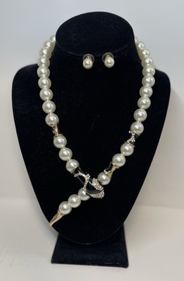 pearl necklace and earring set Snake