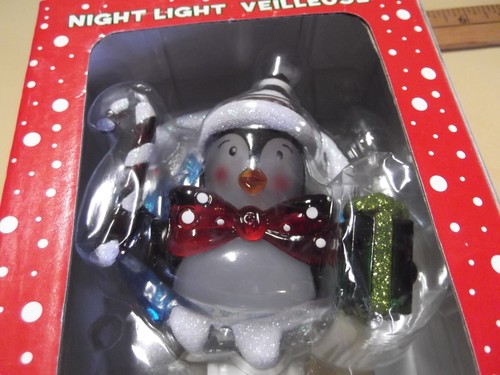 Holiday Penguin 4"in Diameter Night Light Veilleuse Super Cute - Picture 3 of 10