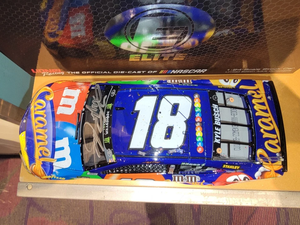 2018 autografiado Kyle Busch #18 M&M's Caramel/Pocono Raced Win 1:24th Elite  Foto 3 de 4
