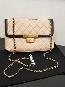 chanel classic flap black bag with gold chain