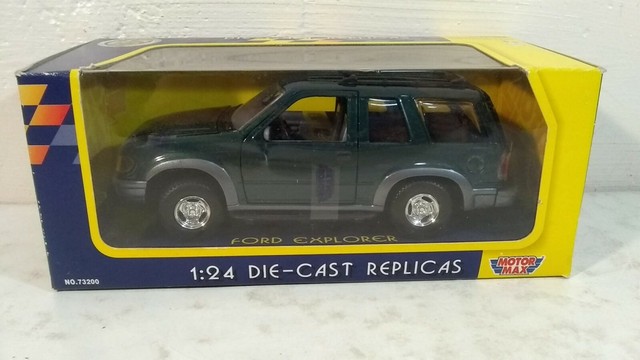 2017 ford explorer diecast