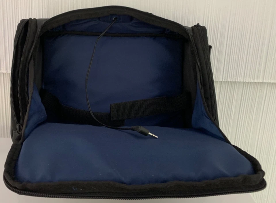 Bolsa de Viaje de Vinilo CASE LOGIC con Cartera Sección 7.5" x 10.5" Foto 3 de 4