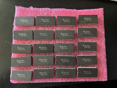 20 Count HM6116-2 Hitatchi computer chip - Untested