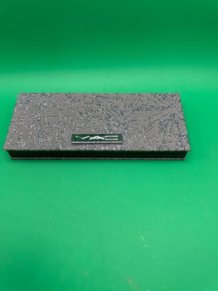 MAC Flashing Ice Extra Dimension Skinfinish Trio Medium Deep Palette - Image 2 of 4