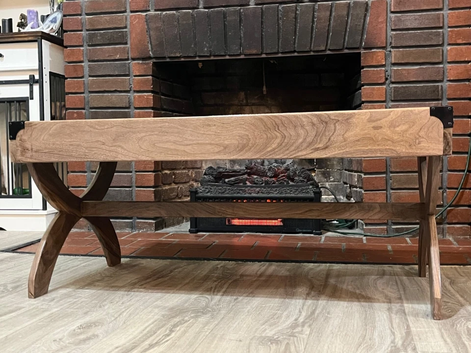 Mesa de centro hecha a mano Live Edge Waknut con río epoxi negro y plateado  Foto 4 de 4