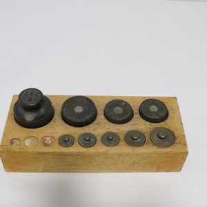 ANTIQUE SCALE WEIGHTS BRASS/STEEL GRAMS 