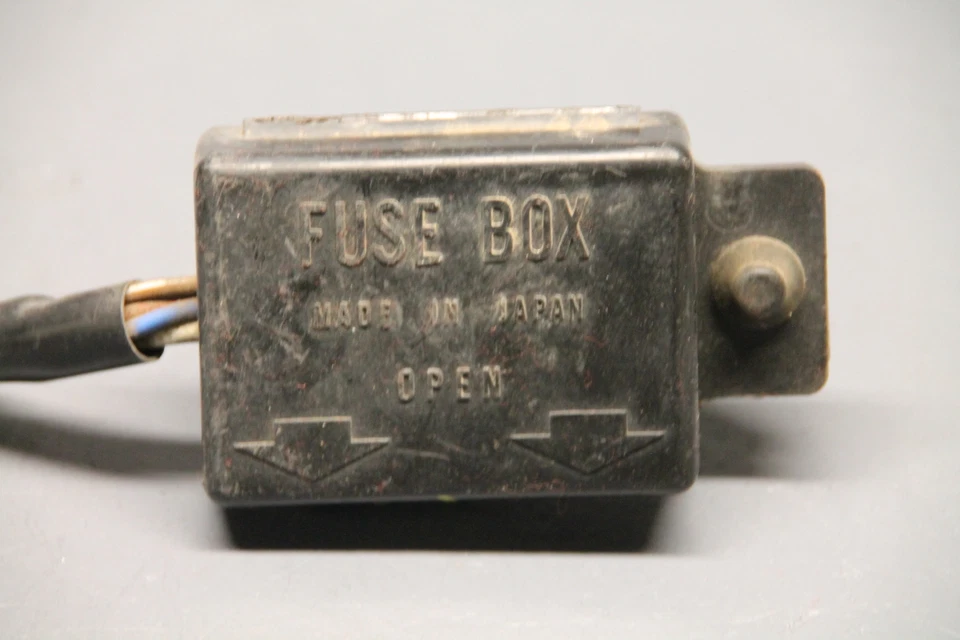 1982 KAWASAKI KZ440G FUSE BOX 26004-035 #20 - Image 4 of 4