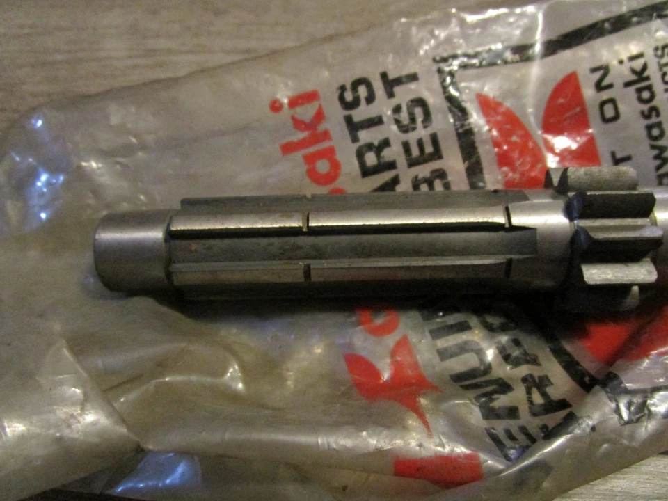 KAWASAKI F9 F8 F5 OEM TRANSMISIÓN EJE PARTE # 13127-025 NUEVO Foto 3 de 3