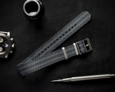 18 | 20 | 22 mm Nato Strap Uhrenarmband Premium Twill Nylon Schwarz Grau ''Bond''