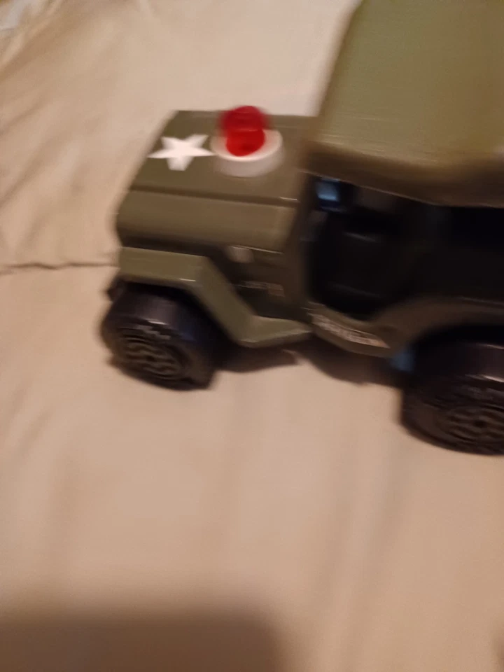 Jeep pequeño verde del ejército Foto 3 de 4