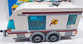 🔥LEGO CITY 4435 Car and Caravan 100% Complete w/ instructions & Minifigures