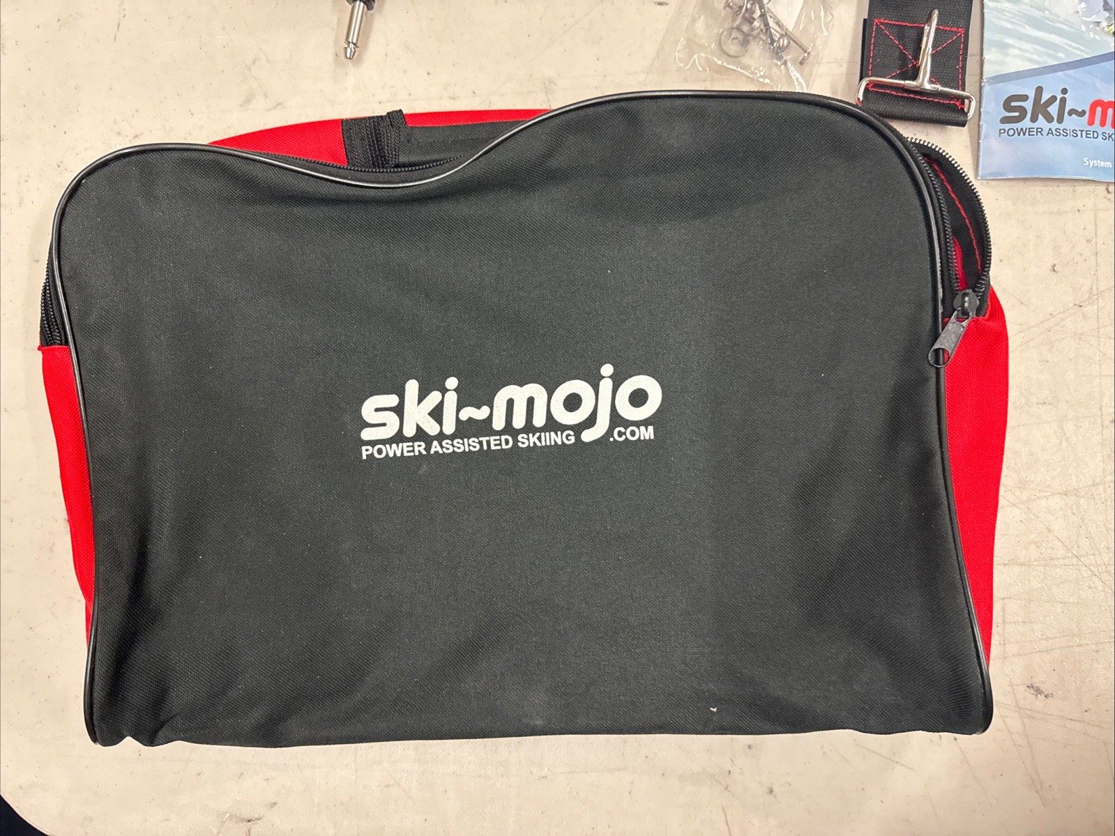 SKI MOJO ASSIST DEVICE for SKIING black with accessories and directions 2015/16
